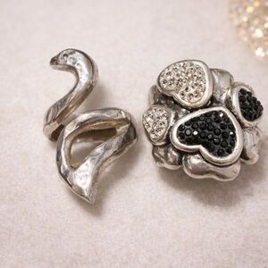 Chic Silver and Black Heart Cluster Ring